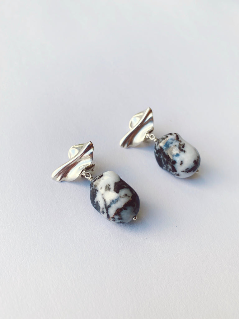 Fold Earring with Zebra Pearls