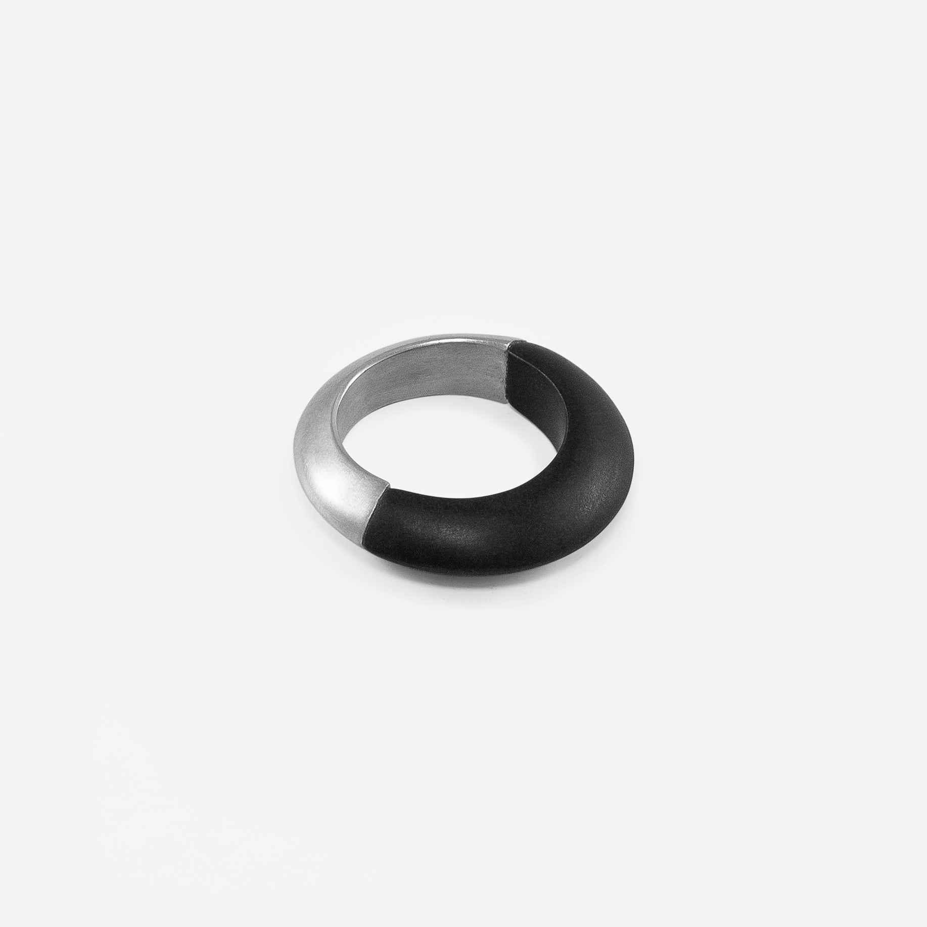 1/2 + 1/2 Ring：Black Jade + Silver