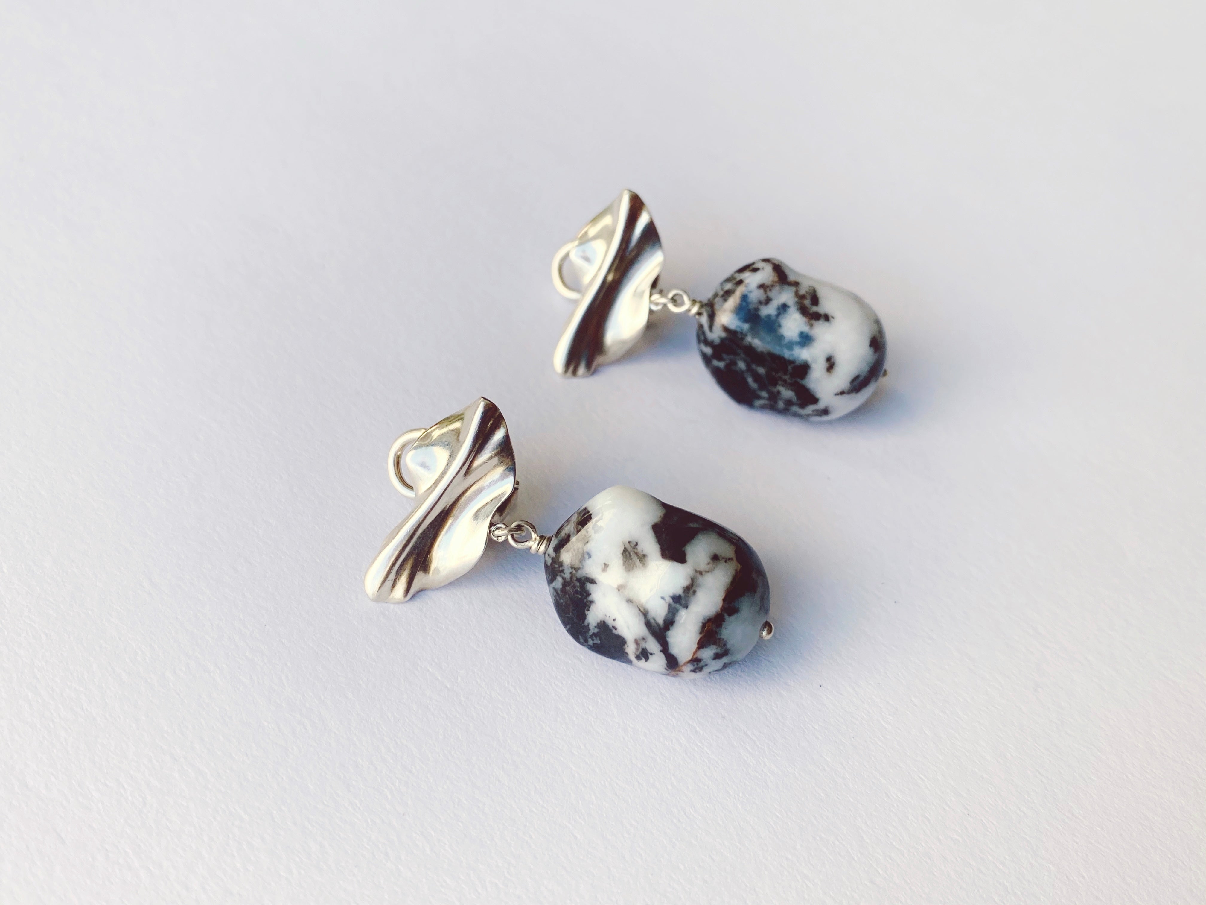 Fold Earring with Zebra Pearls