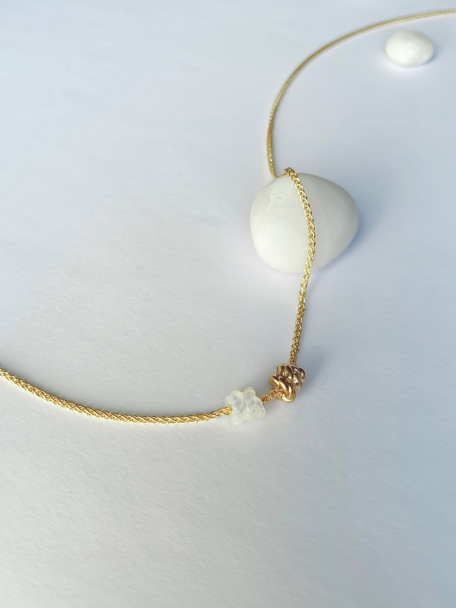 Mini Knot Duo Necklace - Mother-of-Pearl