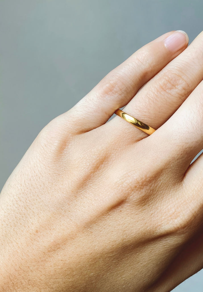 Thin Flat Ridge Ring