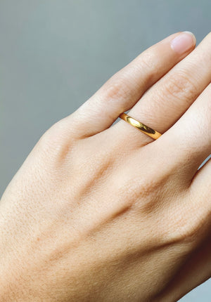 Thin Flat Ridge Ring